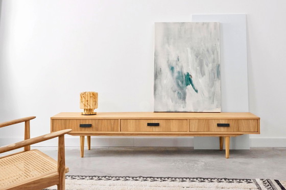 Image 1 of Buffet bas en chêne 3 tiroirs - L01