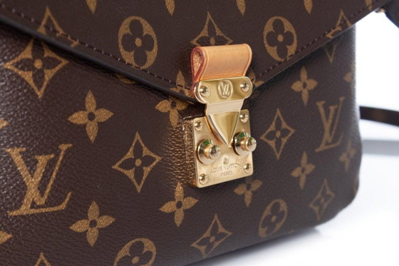 Image 1 of Louis Vuitton, Pochette Metis in tela monogram