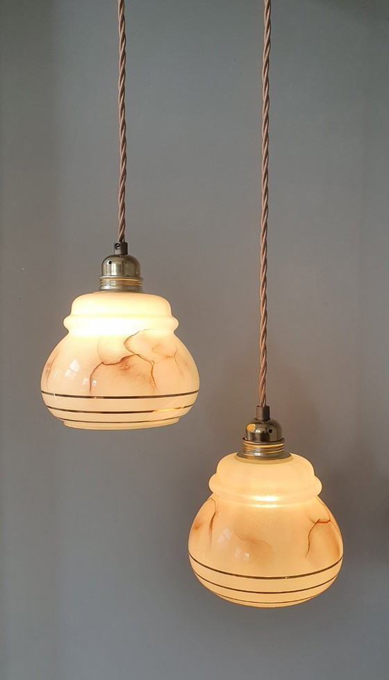 Image 1 of vintage gemarmerde opaline hanglampen met gouden decoratie