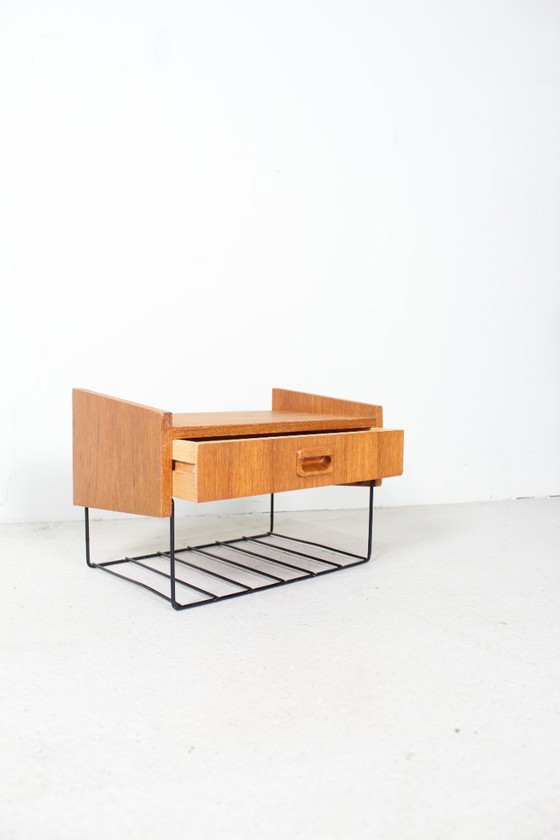 Image 1 of Meuble téléphonique suédois vintage, table de chevet