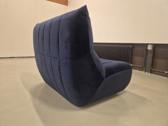 Image 1 of 50% DE DESCUENTO EN LA SALA DE EXPOSICIÓN - Sofá de dos plazas Mirella - Terciopelo - Azul