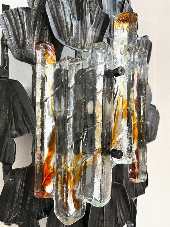 Image 1 of Große brutalistische Wandlampe aus Eisen mit Muranoglas, 1970er Jahre.