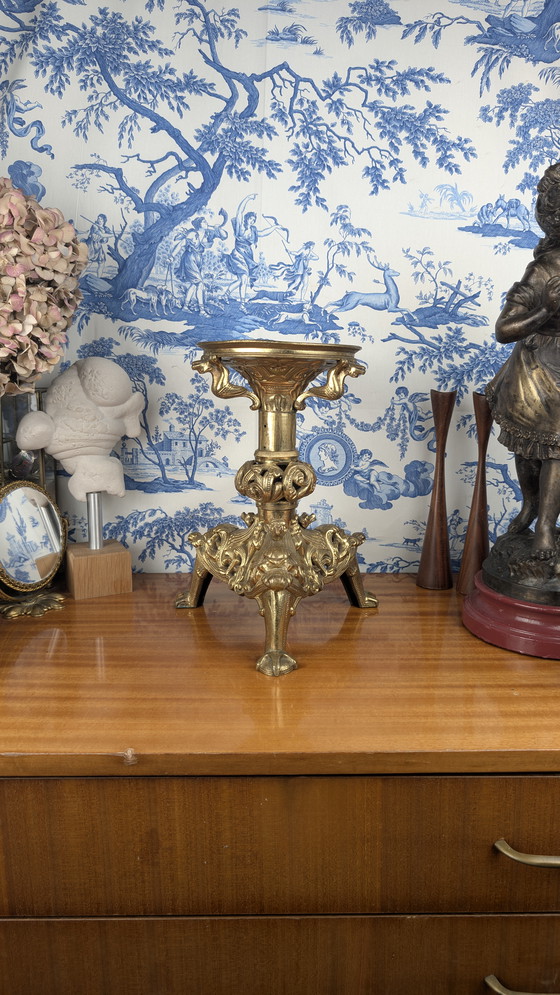 Image 1 of 19e eeuw Verguld bronzen kaarsenhouder met waterspuwers Neo Middeleeuwse stijl