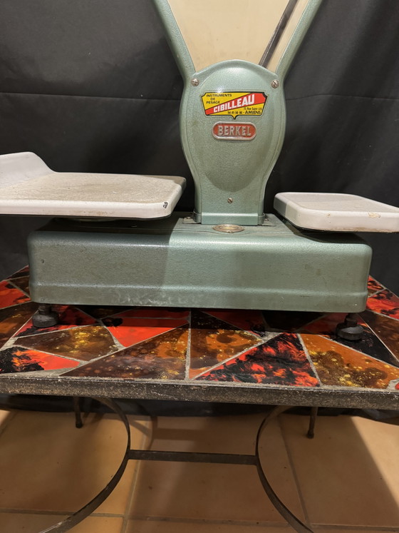 Image 1 of Antique Berkel cast iron trade scale – fully functional