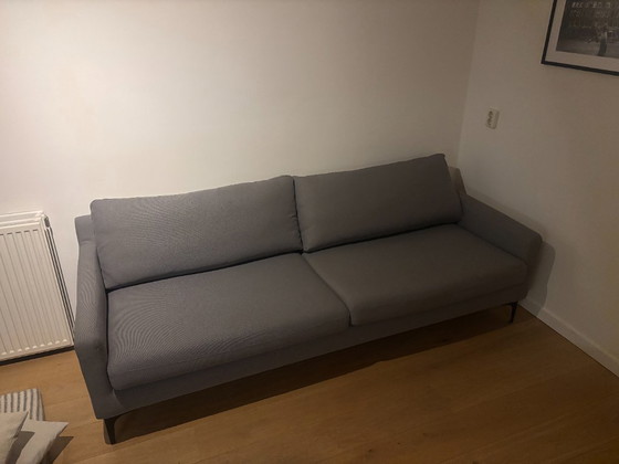 Image 1 of Astha, canapé 3 places, coloris Cura Gris clair, hauteur des pieds 17 cm, structure en métal noir