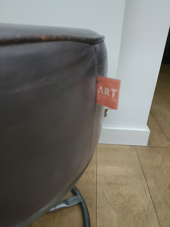 Grijze leren poef. – Art Sensation, Hockers en poefs, Metal, Leather (photo 5 of 10)