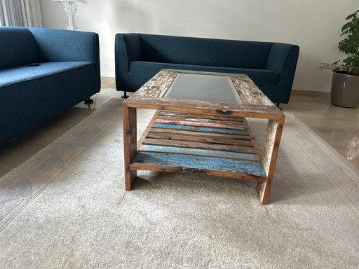 Unieke rechthoekige salontafel van scheepshout. Gekocht in Saint-Tropez bij Chateau de Marres. – Wood, Glass (photo 2 of 5)