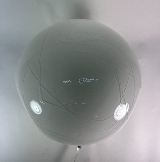 Image 1 of Vandeheg tafellamp – wit opaalglas met aders – Ø 30 cm – modern design