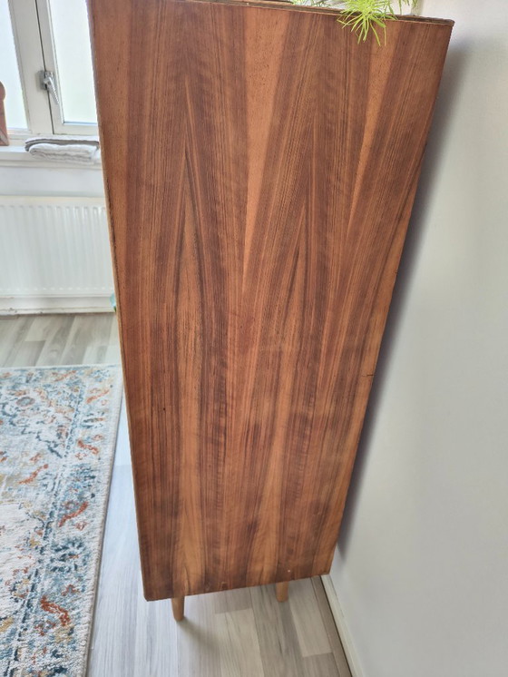 Image 1 of Armoire à linge/placard de rangement vintage années 1950/60 | Bois de noyer