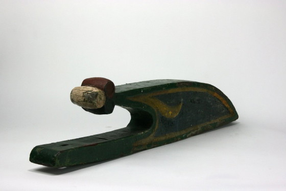 Image 1 of Decorazione antica del timone di una barca a fondo piatto – in legno massello di pino – XX secolo