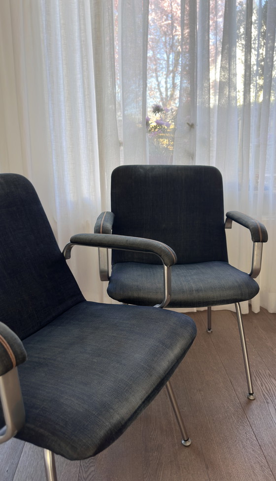 2 Artifort Armchairs Design Chairs by Geoffrey D. Harcourt – Aluminium, Textile (photo 3 of 5)