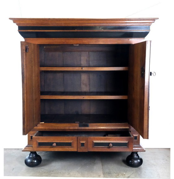 Image 1 of 18de eeuwse Hollandse Kussenkast / Dutch 18th century Kussenkast