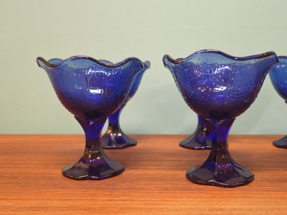 Image 1 of Set di 6 bicchieri da gelato in vetro blu Francia