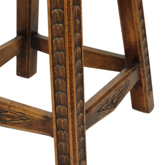 Image 1 of Charakteristischer Hocker aus Massivholz