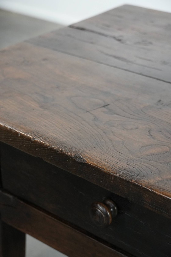 Image 1 of Mesa de centro antigua de madera de castaño del sur de Europa del siglo XVIII con dos cajones