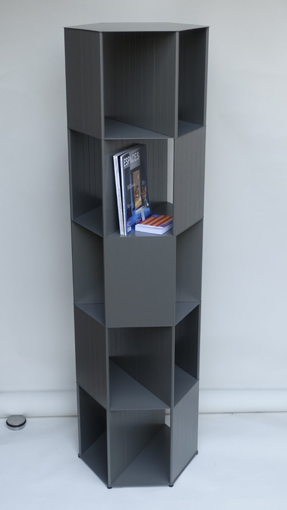 Image 1 of Hexagon kast Nendo – vrijstaand / room divider – kwartsgrijs – Quodes – beursmodel