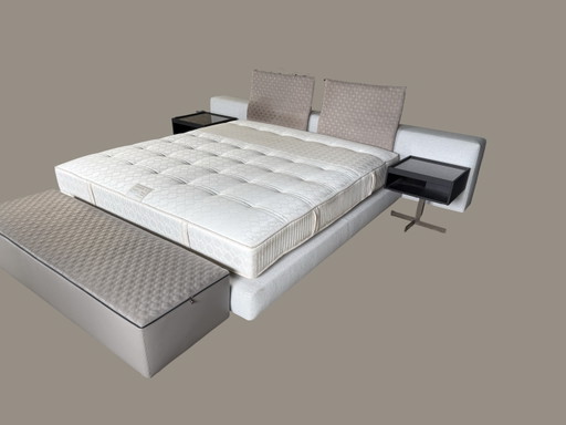 Cama desplazada Minotti Yang – tweepersoonsbedden, Leather, Other