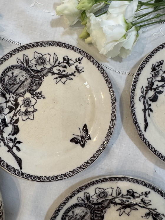 Image 1 of Set of 4 Ironstone plates, Wallace pattern -