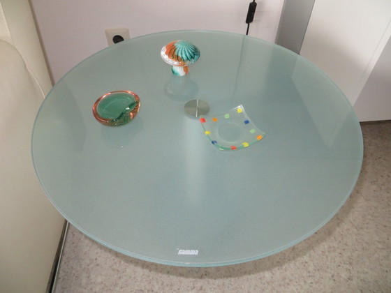 Image 1 of Almost new Round Side Table