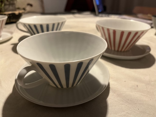 5 Melita circus cups and saucers
