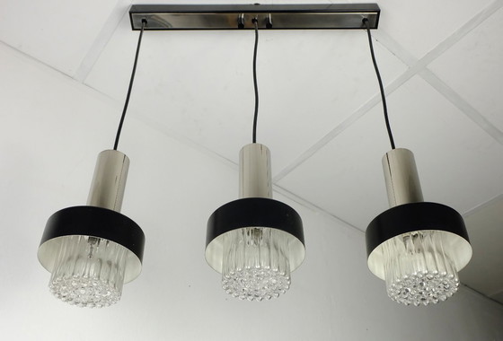 Image 1 of Mid-century modern hanglamp met 3 lichtpunten, glas, chroom en zwart metaal, jaren 60.