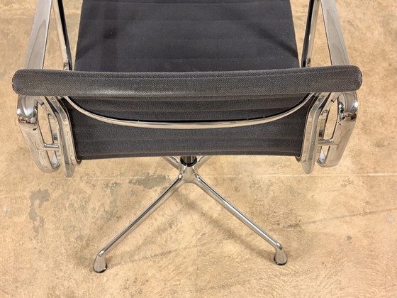 Image 1 of Sedia Vitra in alluminio EA 108, progettata da Charles e Ray Eames.