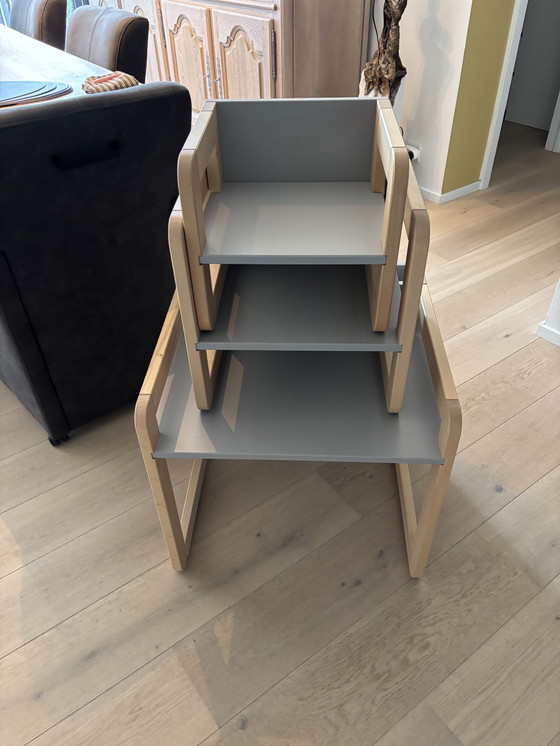 Image 1 of stoel voor kind. Kan ook dienen als schrijftafeltje voor kind