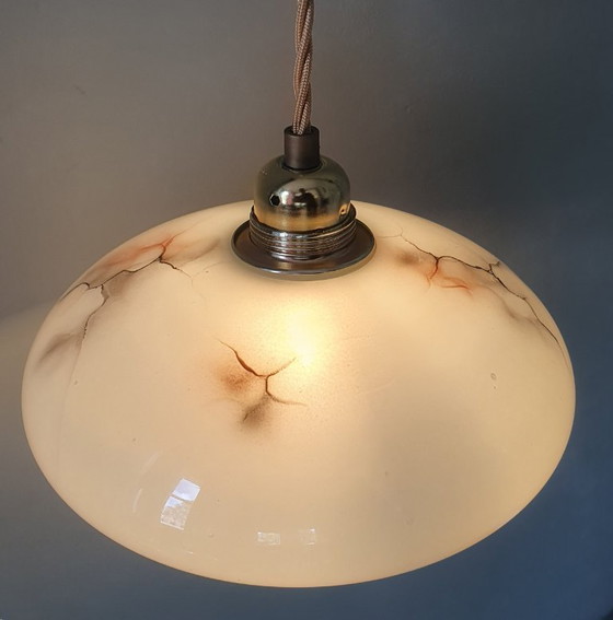 Vintage gemarmerder hanglamp - opaline glas - Art Deco – Hanglampen, Metal (photo 5 of 16)