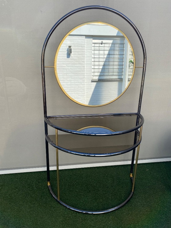 Image 1 of Meuble mural vintage en laiton et verre