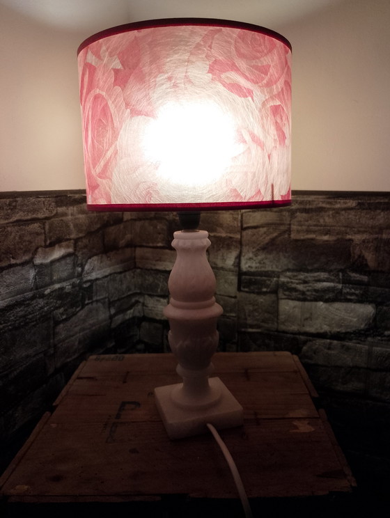 Image 1 of Vintage lamp in genuine alabaster with a fiberglass lampshade, from the 1960s or 70s.