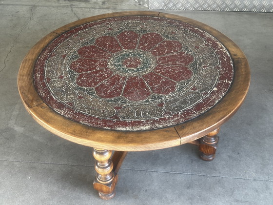 Vintage salontafel van gedraaid hout en leer met astrologische decoratie. – Fabrication Artisanale Vintage (photo 7 of 12)