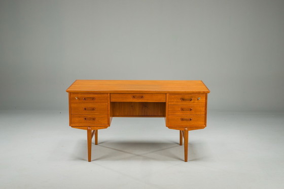 Image 1 of Mid-Century Modern Dänischer Teakholz-Schreibtisch, 1960er Jahre