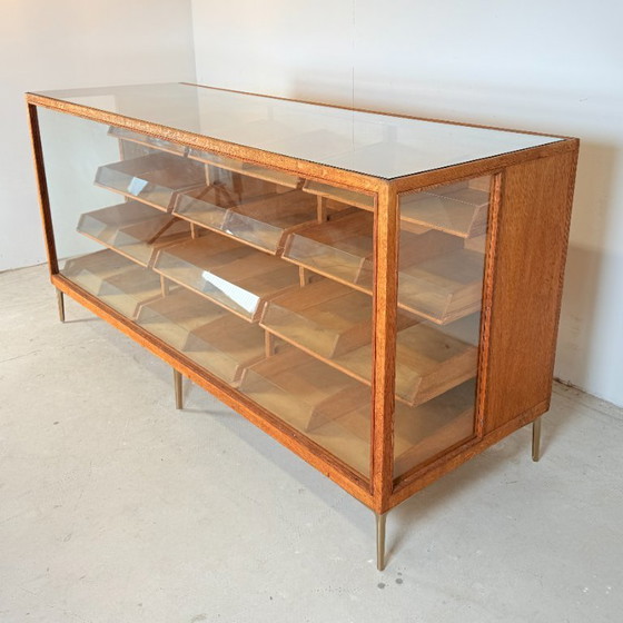 Image 1 of Vintage Eikenhouten Vitrine Toonbank Met 12 Lades