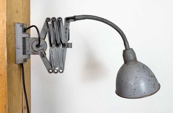 Image 1 of Grijze industriële wandlamp met flexibele arm van Elektroinstala, jaren 60.