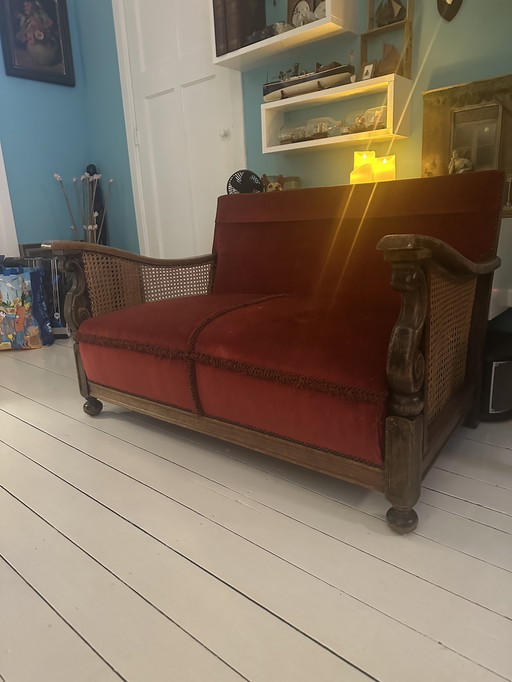 Vintage 2 zitsbank van Artifort met rood velours