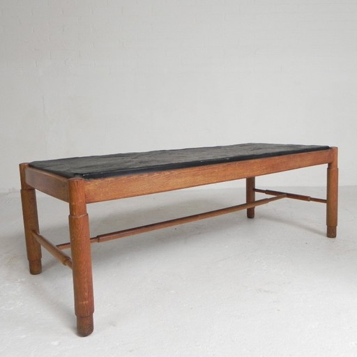 Tavolino da caffè vintage con piano in ardesia e struttura in rovere, anni '60.