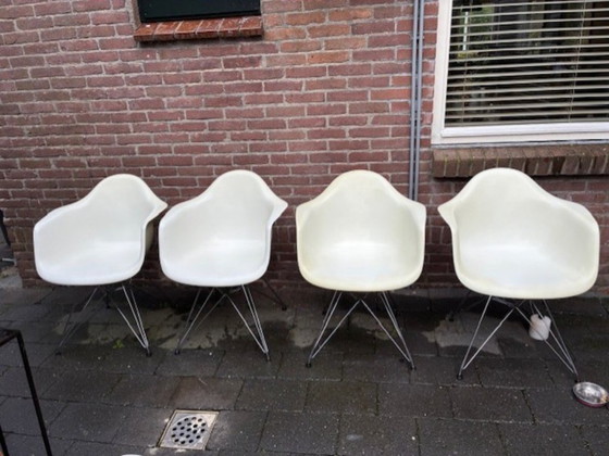 Image 1 of 4 pezzi di sedie Eames Dar
