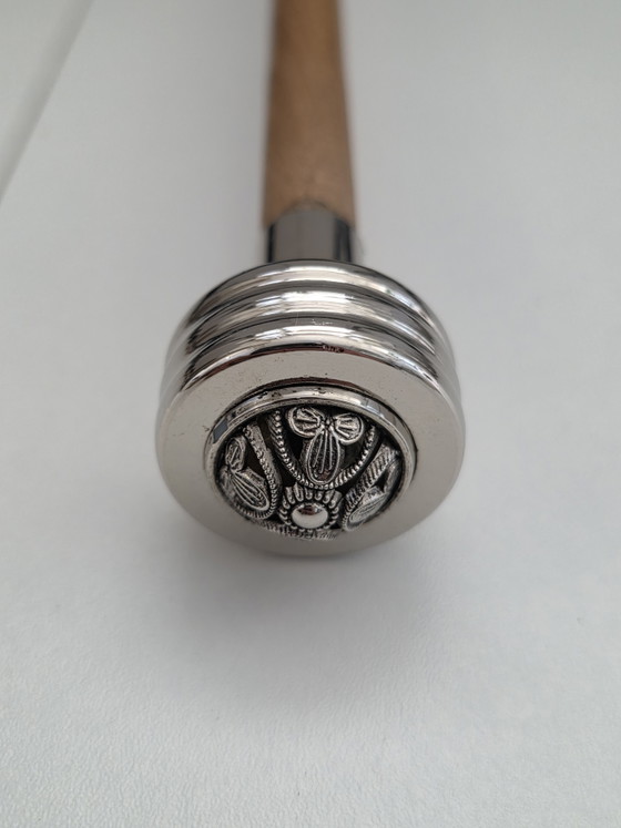 Luxury Wooden Walking Stick with Silver-Tone Carved Handle - Brand New – Decorative Objects, Metal (photo 9 of 10)