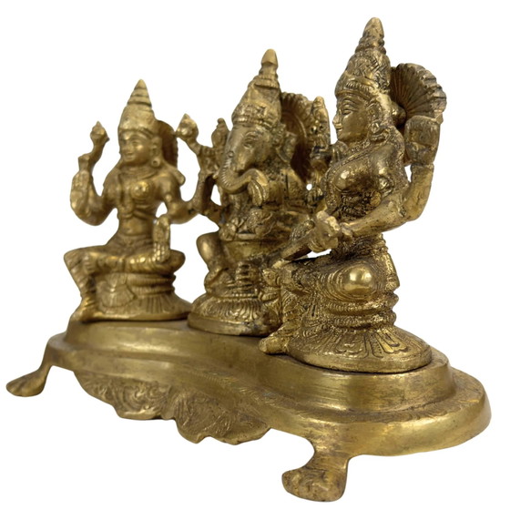 Pesada estatua india de altar de latón de Ganesha, Lakshmi y Saraswati - 3 kg (antigua) – Objetos decorativos (photo 8 of 11)