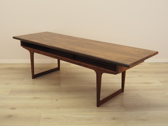 Mesa de centro danesa de palisandro con estante, diseño moderno escandinavo de la década de 1960. (photo 12 of 12)