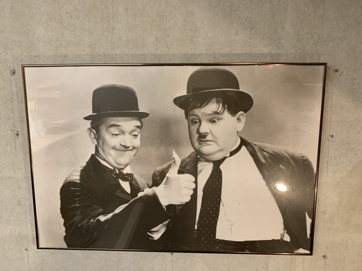 Póster enmarcado de Laurel y Hardy, 1960