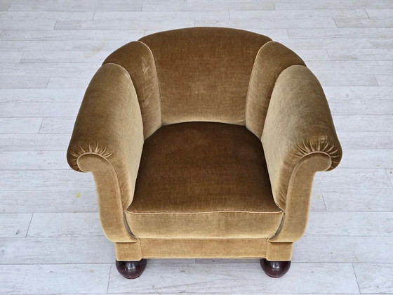 Image 1 of Poltrona relax danese, anni '60, rivestimento in velluto verde chiaro, gambe in legno di quercia.