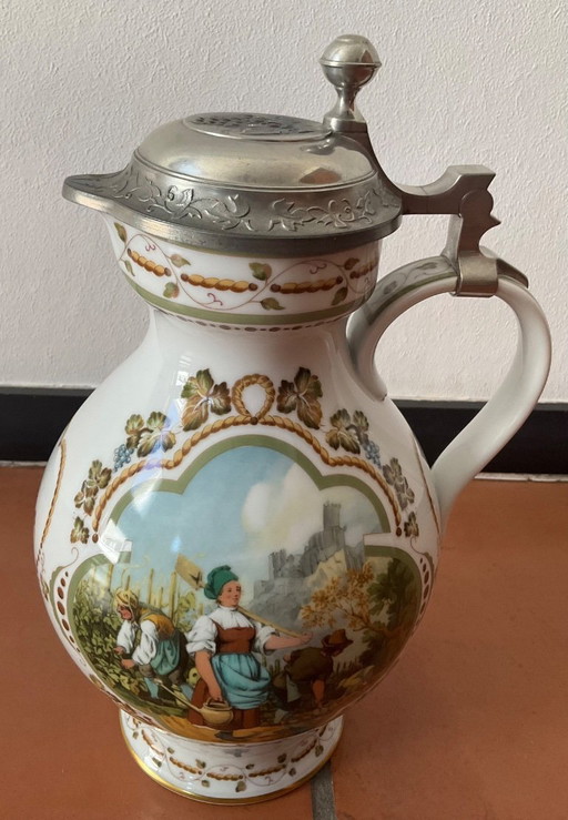 Krug „Das arbeitsreiche Weinjahr“ von Rupert Schneider