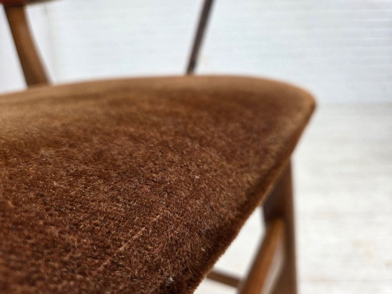 Image 1 of Poltrona danese, anni '60, rivestimento in velluto, braccioli in legno di teak, acciaio cromato.