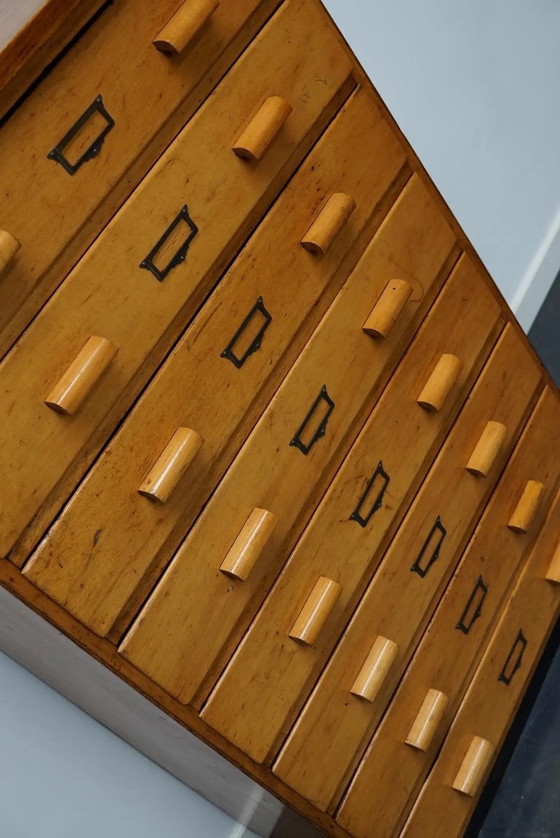 Image 1 of Mobiletto da farmacia industriale tedesco in legno di faggio, metà del XX secolo