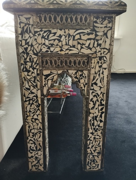 Image 1 of Mesa auxiliar marroquí