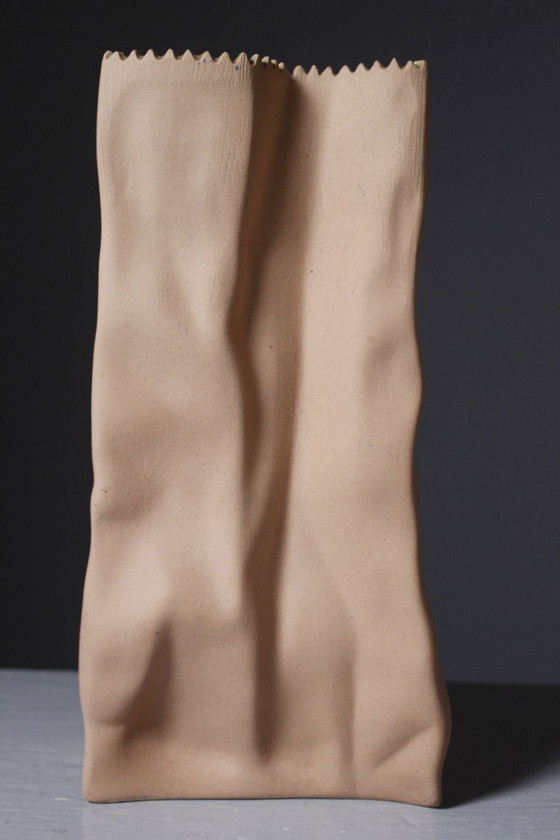 Tapio Wirkkala & Rosenthal - Vase "Tütenvase" Do Not Litter Kraft Paper Bag 22cm – Porcelain (photo 3 of 8)