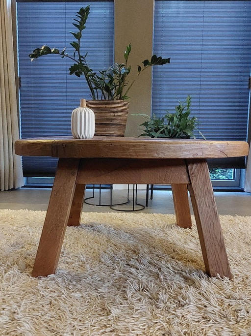 Table basse Brutaliste exclusive - Bois massif robuste (97 cm)