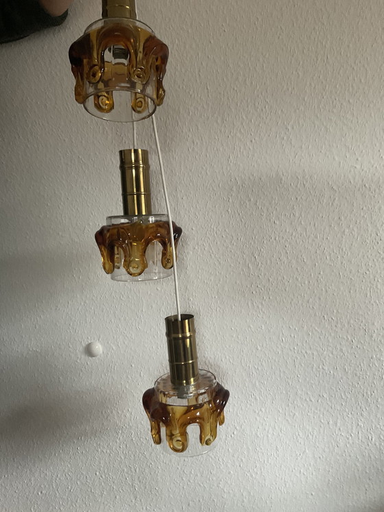 Image 1 of Lampada a sospensione di metà secolo – Oberglas Austria – vetro ambrato e ottone