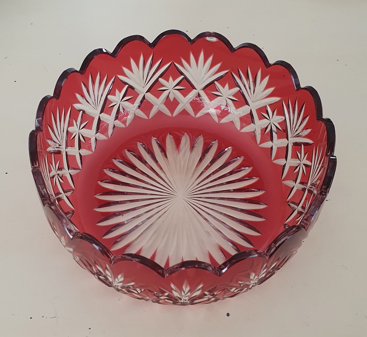 PORTIEUX,ANCIEN SALADIER EN CRISTAL MOULE,SIGNE